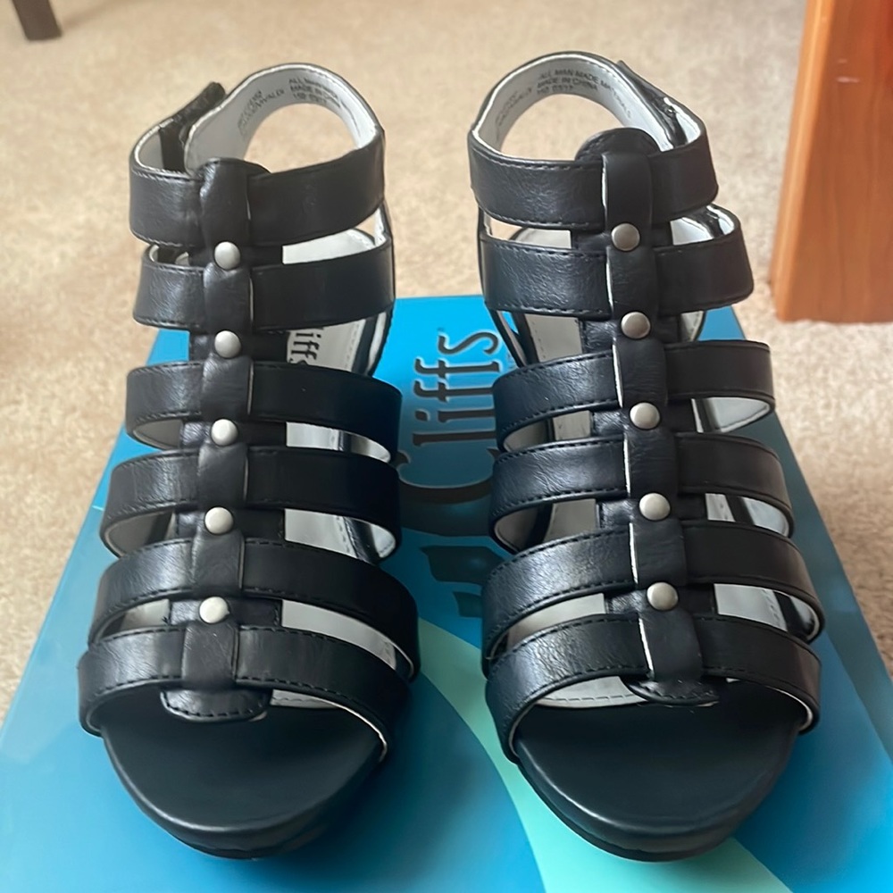 BRAND NEW, NEVER WORN, IN BOX, BLACK LEATHER  ANKLE SANDALS FROM ”CLIFFS”